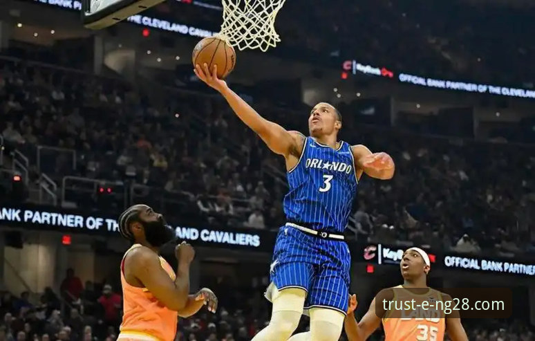 米切尔42分vs班凯罗36分：一场进攻盛宴背后的平台选择与体验